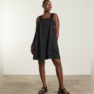 Everlane small smocked Black linen Dress in EUC with pockets and loose fit